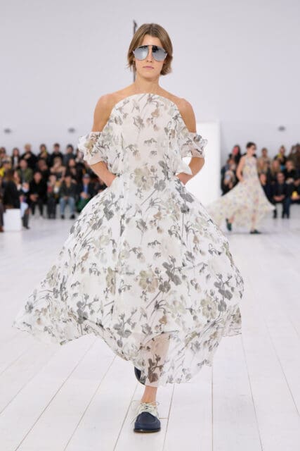 Loewe以飛行為靈感之源,Jonathan Anderson呈現全新創作哲學:剔除一切,僅保留輪廓|Spring/Summer 2025
