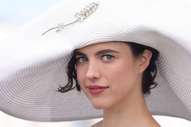 胸針珠寶配搭指南:簡單點綴便提升高級感,盡現優雅知性美!不同胸針穿搭靈感及款式推介